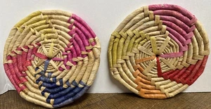 Menge 2 Vintage Rattan geflochten Warm Pad Untersetzer Boho aufgerolltes Korbgeflecht - Bild 1 von 5