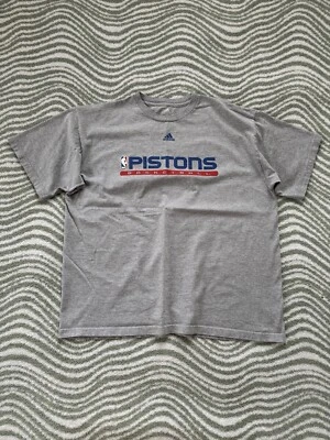 Camiseta De Colección Adidas NBA Baloncesto Detroit Pistons Para Hombre Gris Jaspeado Logo XL Foto 1 de 4