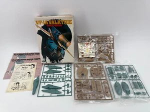 Bandai Macross VF-1A Valkyrie 1:72 Model Kit No.8 1980s Japan PARTIAL BUILD - Picture 1 of 12
