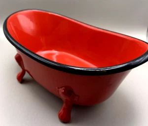 Bañera con patas de metal rojo y negro de granja para jabón, joyería, esponja - Imagen 1 de 5