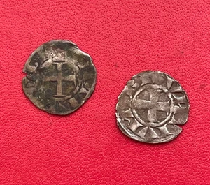 Beau lot de 2 monnaies, denier à découvrir et à définir - Picture 1 of 2