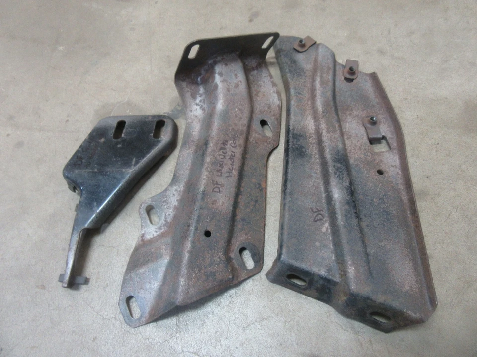 Cadillac 1971 sedán Deville guardabarros interior delantero cortafuegos soportes de montaje DF Foto 1 de 2