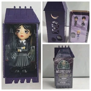 JUST PLAY Mercoledì Addams Serie 1 in UNIFORME Figura 4" Custodia Casa Impilabile - Foto 1 di 11