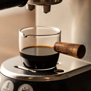 Taza de café, taza medidora de café espresso de vidrio con mango de madera, jarra de leche, suministros de café - Imagen 1 de 25