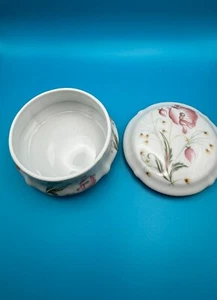 A Touch of French Charm: Hand-Painted Limoges Trinket Box - Signed Artistry! - Picture 1 of 7