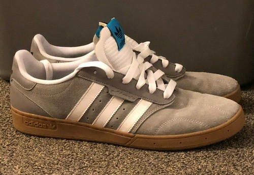Nuove sneakers basse Adidas da uomo taglia 12 grigie di proprietà di Joba Chamberlain Yankees
