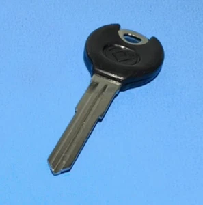 Uncut Ignition Key Blank Fits Mazda 323 929 MX-3 MX-5 RX-7 Miata Protegé MPV Van - Picture 1 of 1