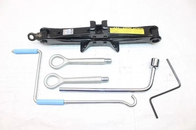 2005 LEXUS SC430 Z40 CONV #394 LIFT FLOOR JACK W/ WRENCH - Image 1 of 4