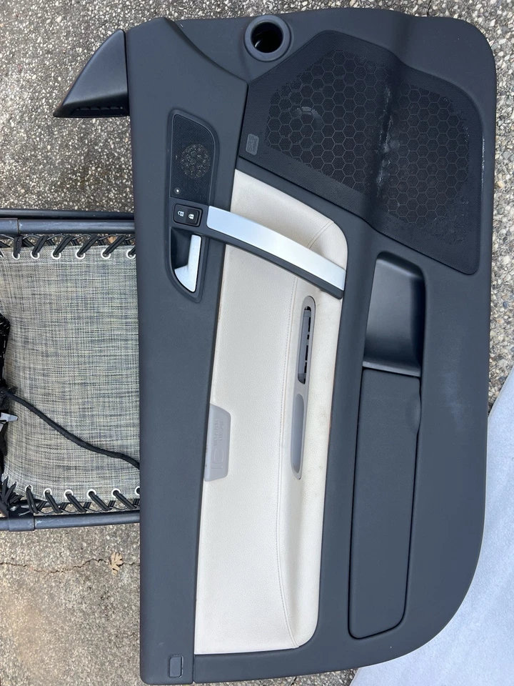 11-13 VOLVO C70 FRONT LEFT DRIVER SIDE INTERIOR DOOR PANEL - Image 1 of 4