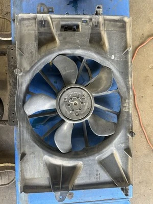 Chrysler 200 2015 2016 2017 radiador motor ventilador montaje OEM Foto 1 de 2