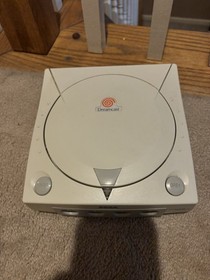 SEGA Dreamcast  Home Console Only - White, For Parts Or Repair--DOES NOT READ