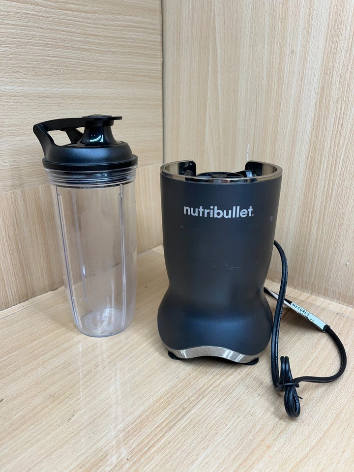 Licuadora personal Nutribullet Ultra NB50500 1200W, 32 OZ capacidad de taza / USADA Foto 1 de 1
