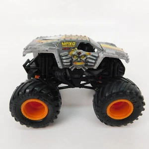 Hot Wheels Monster Jam Max-D 1:64 pressofuso Monster Truck pneumatici BKT ruote arancioni - Foto 1 di 16