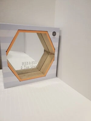 Espelho de parede hexágono 11x13x2" prateleira-exibição de pé-quadro coral pêssego-Peekaboo - Imagem 1 de 4