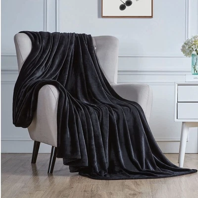 Acogedora manta de franela, 50x60 pulgadas, súper suave, tiro polar, negro Foto 1 de 4