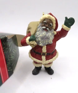 Adorno de Navidad Sello 1992 Papá Noel afroamericano alegre Santa QH515-4 - Imagen 1 de 6