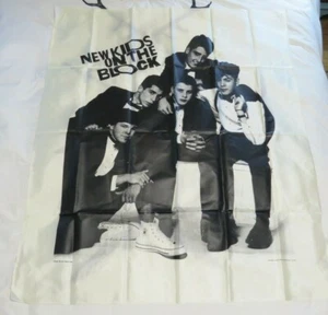 NUEVO TAPIZ DE SEDA GRANDE 39"" X 45"" DE COLECCIÓN 1989 GRAN PASO NKOTB - Imagen 1 de 4
