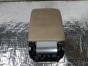 REPOSABRAZOS VOLVO S80 2010 - Imagen 1 de 4