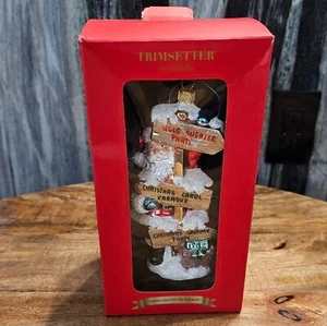 Trimsetters Santa’s Ugly Suéter Fiesta Vidrio Adorno Hecho a Mano - Imagen 1 de 4