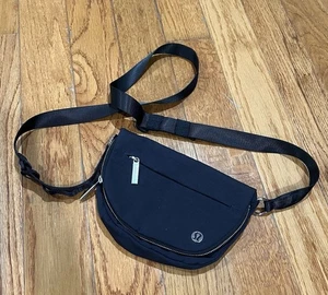 Bolso Bandolera Lululemon All Night Festival Micro 2L Negro Plata Logo - Imagen 1 de 8