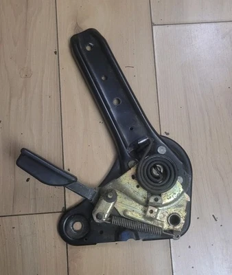 89-98 Suzuki Sidekick Geo Tracker LH Seat Release Mechanism OEM Used Part - Image 1 of 2