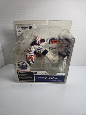 McFarlane NHL Grant Fuhr Edmonton Oilers White Jersey Legends Series 2 Figure - Imagem 1 de 4