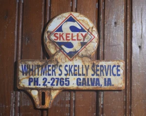 Letrero de metal pintado estampado Galva Iowa de servicio de Skelly Whitmer de la década de 1950 gas - Imagen 1 de 15