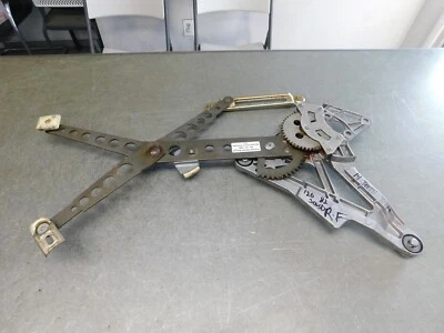 126 81-85 380SEL 380SE 500SEL 300SD WINDOW REGULATOR RIGHT FRONT 1267200646 - Image 1 of 4