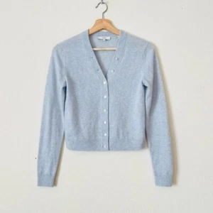Cardigan corto Vince XS 100% cashmere blu chiaro scollo a V con bottoni - Foto 1 di 5