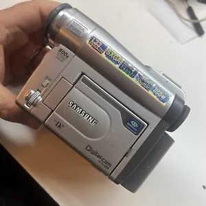SAMSUNG DIGITAL CAMCORDER MODEL VP-D93 800X DIGITAL ZOOM UNTESTED NO CHARGER - Picture 1 of 14