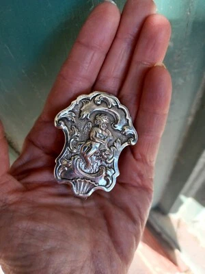 RARO ANTIGUO QUERUBÍN VICTORIANO REPUJADO PESADO ESTERLINA CHATELAINE CLIP Foto 1 de 4