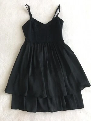 VESTIDO GO INTERNATIONAL NEGRO TRANSPARENTE CON VOLANTES CORREAS DE ESPAGUETI AJUSTAR Talla 1 Foto 1 de 4