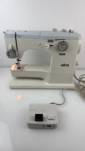Macchina da cucire vintage Elna SU 62C 390B Tavara Ginevra e custodia in metallo testata  - Foto 1 di 16