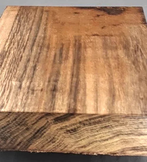 UN BONITO PLATO DE PALO DE ROSA SECADO AL HORNO TAZÓN DE MADERA GIRATORIO EN BLANCO 8" X 8" X 2" Foto 1 de 1