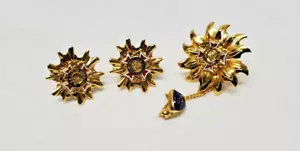 Sehr guter Erhaltungszustand Damen Zusatz 5 Jahre Anstecknadel und Set Ohrringe goldfarben Blumenmuster gebraucht, in einwandfreiem Zustand - Bild 1 von 10