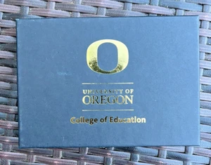 University of Oregon Harris Genuine Leather Passport Holder Hand Made in England - Picture 1 of 6