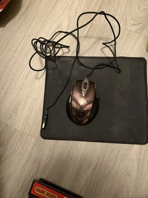 Ratón para juegos SteelSeries MMO con cable edición World of Warcraft Cataclysm funcionando Foto 1 de 4