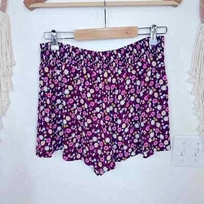 Pink Victoria’s Secret ditsy floral pink and burgundy flowy boho shorts large - Imagem 1 de 4
