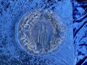 Glass Christmas Wreath Serving Platter - Picture 1 of 3