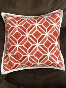 Almohadas de pluma blanca naranja de diseño geométrico Domain 20 X 20 - Imagen 1 de 8