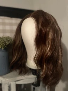 Short Wavy Reddish Brown Wig - Picture 1 of 4