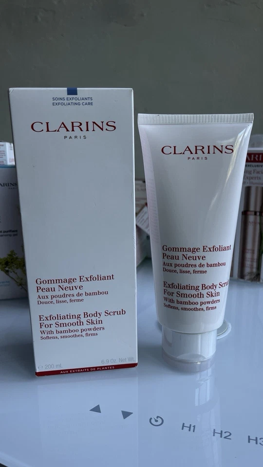 Exfoliante corporal exfoliante Clarins para piel suave con polvos de bambú 6,9 oz Foto 1 de 1