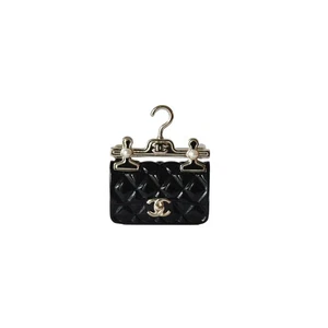 Broche Chanel Metal Resina Acolchado Solapa Bolso Negro - Imagen 1 de 2