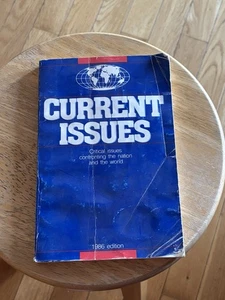 Current Issues Book Closeup 1996 Manual - Foto 1 di 2
