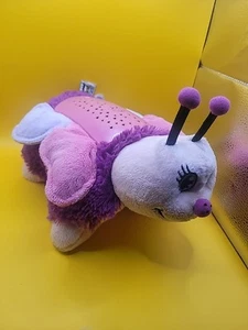 Almohada Mascotas Dream Lites Dama Insecto Peluche Estrella Proyección Colorida Luz Nocturna 2012 - Imagen 1 de 8