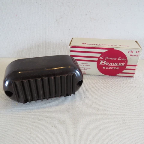 Bradlee Manufacturing Co. Bakelite Buzzer Doorbell in Box NEW old STOCK Cover