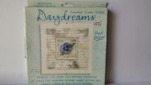 Kit de gráfico/patrón de punto de cruz Daydreams vintage, parcialmente acabado, vidrio real - Imagen 1 de 10
