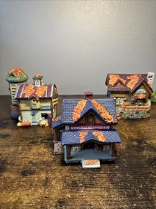 Three fall ceramic houses/ Store no light cord - Picture 1 of 15