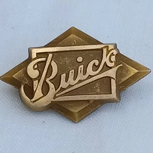 Ancienne épingle à chapeau revers BUICK laminée dorée 3/4" - Photo 1/6