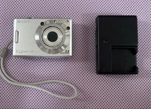 Sony Cyber-shot DSC-W35 7.2MP Digital Camera with Charger and Accessories - Picture 1 of 3